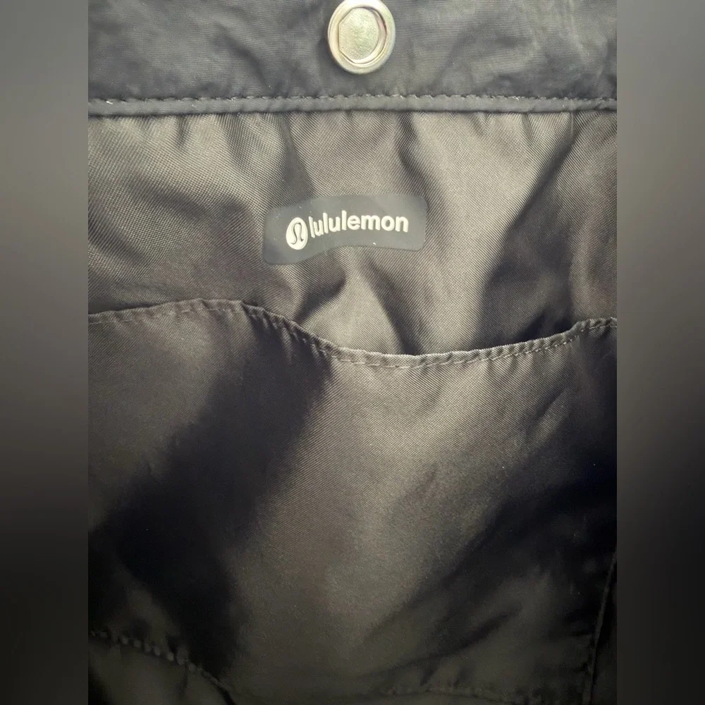 Lululemon Daily Multi-Pocket Tote 20L - Picture 4 of 6